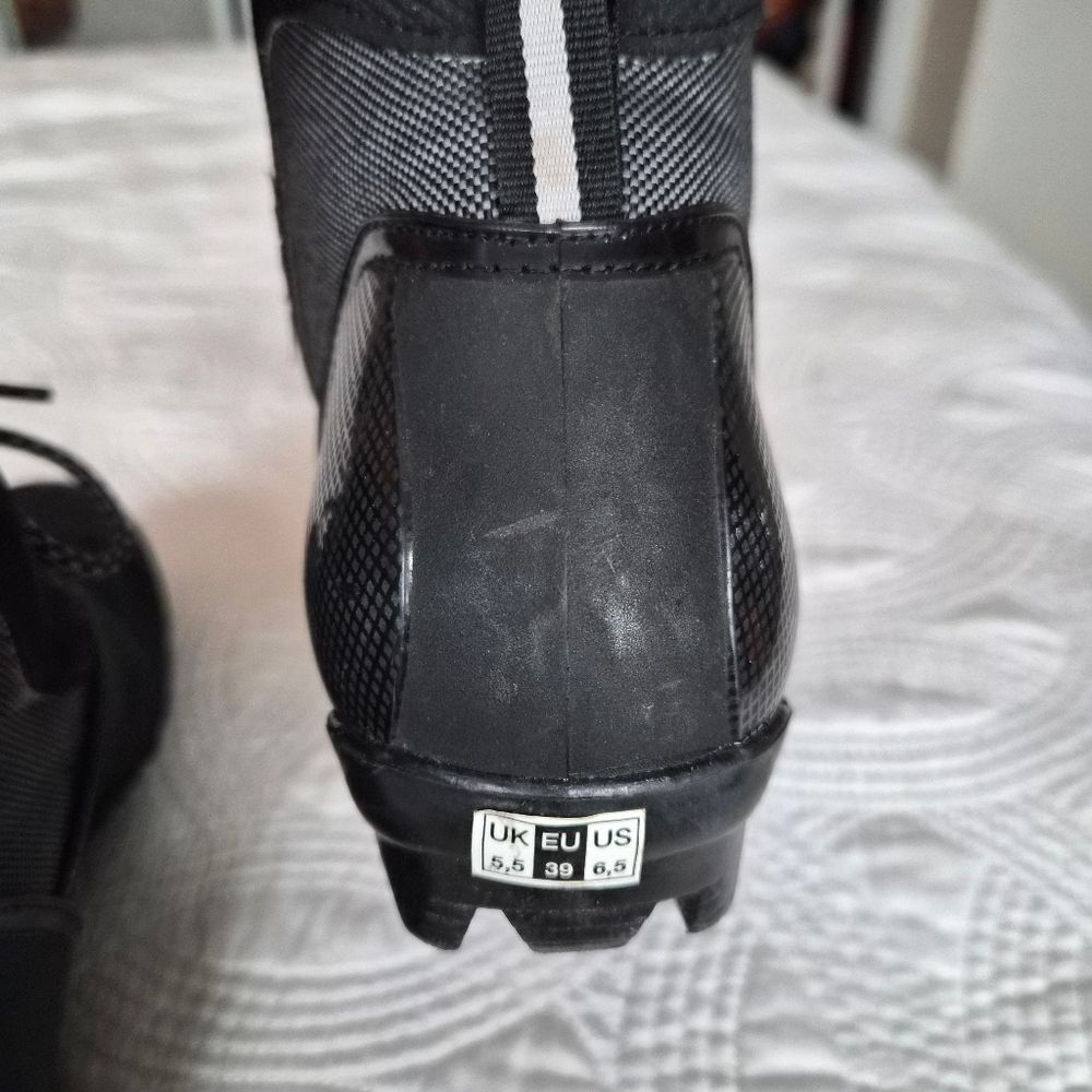 Rossignol Women's Black and Gray Cross Country Ski Boots $45 - Picture 12 of 16
